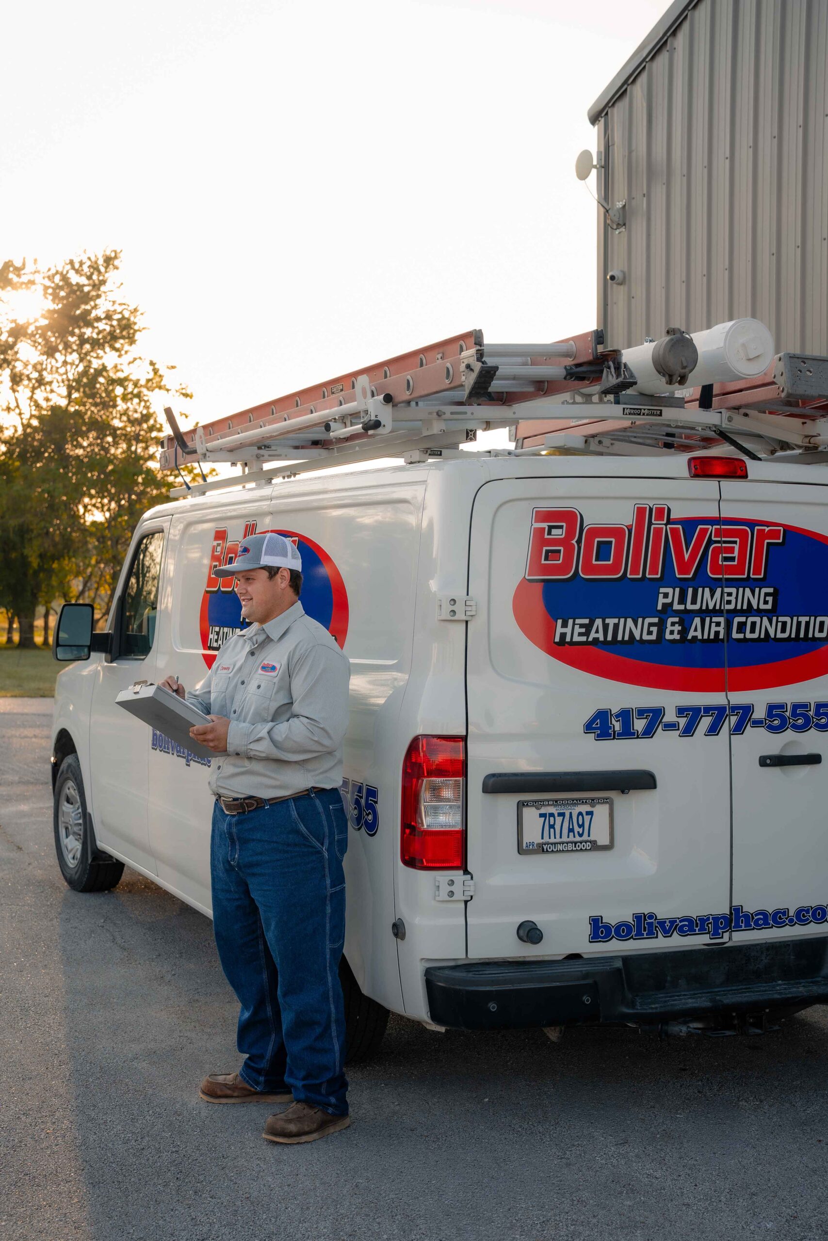 472388036_1802907990480615_268830635129356958_n Bolivar Plumbing Truck and Employee